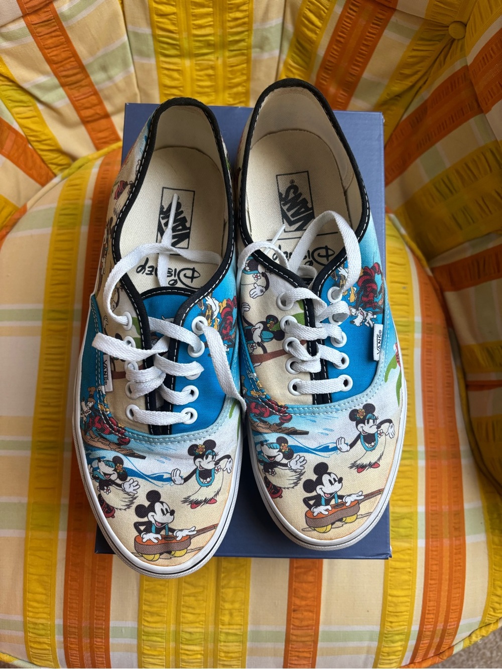 Vans x Disney Limited Edition Mickey Mouse Aloha Hawaii Low-top sneakers